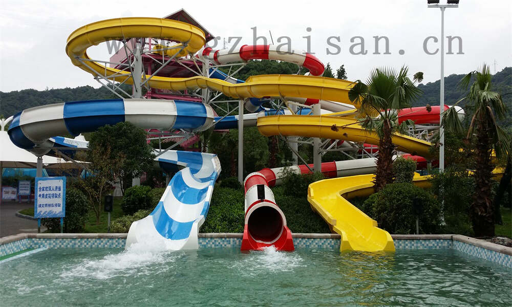 水上乐园设施欢乐无限，畅享清凉一夏